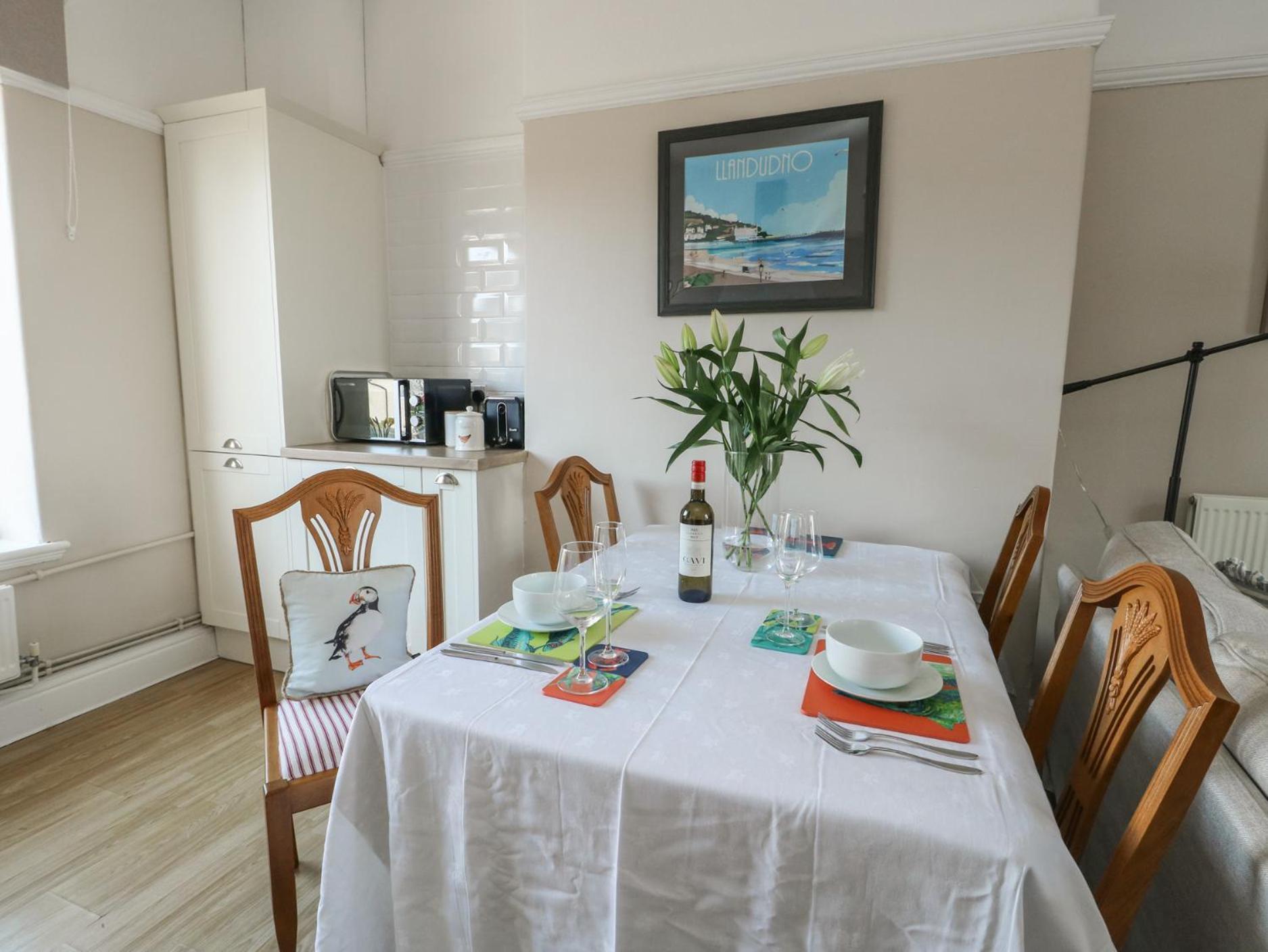 Rhos Retreat No 7 Apartment Ngoại thất bức ảnh