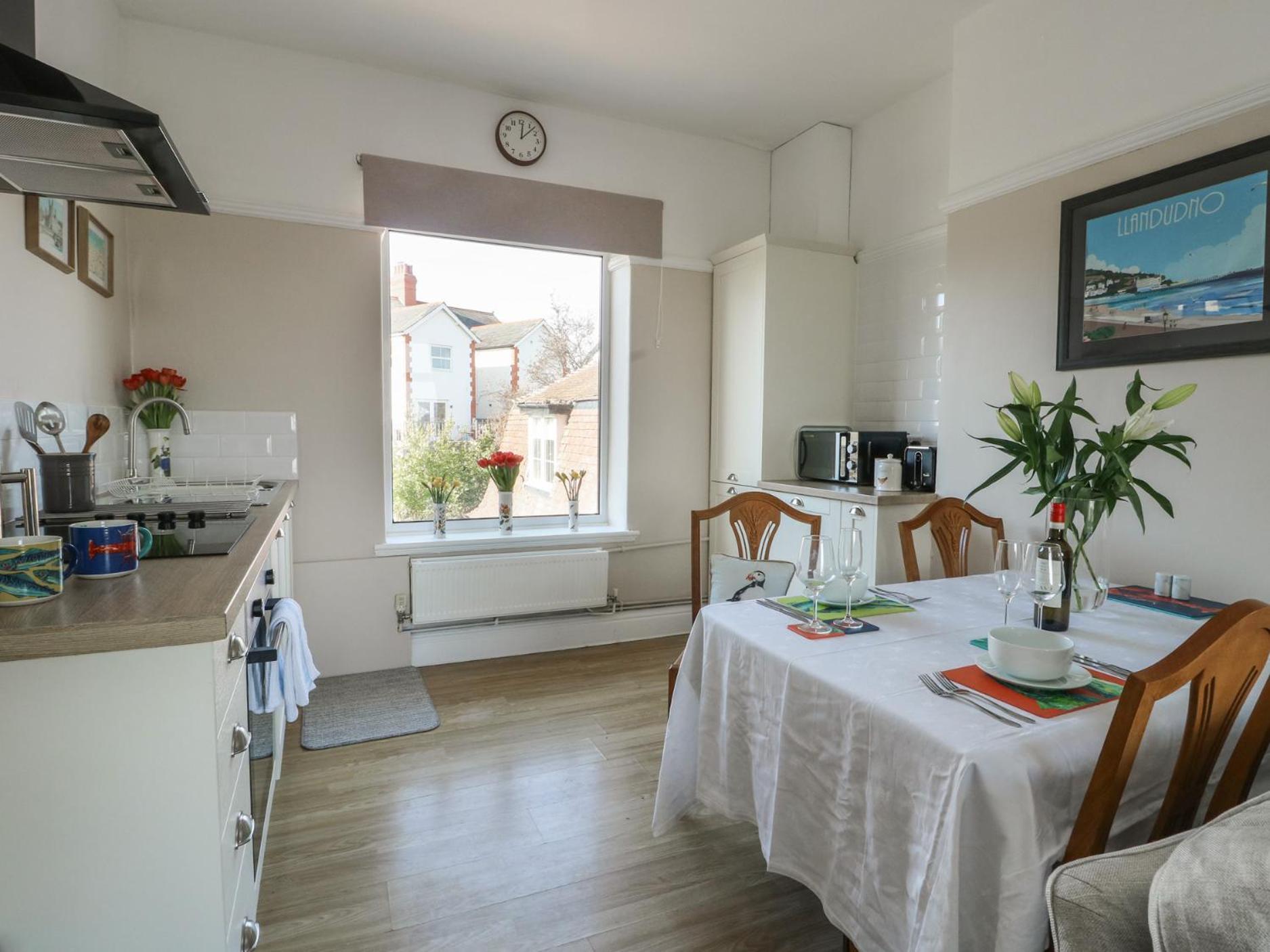 Rhos Retreat No 7 Apartment Ngoại thất bức ảnh